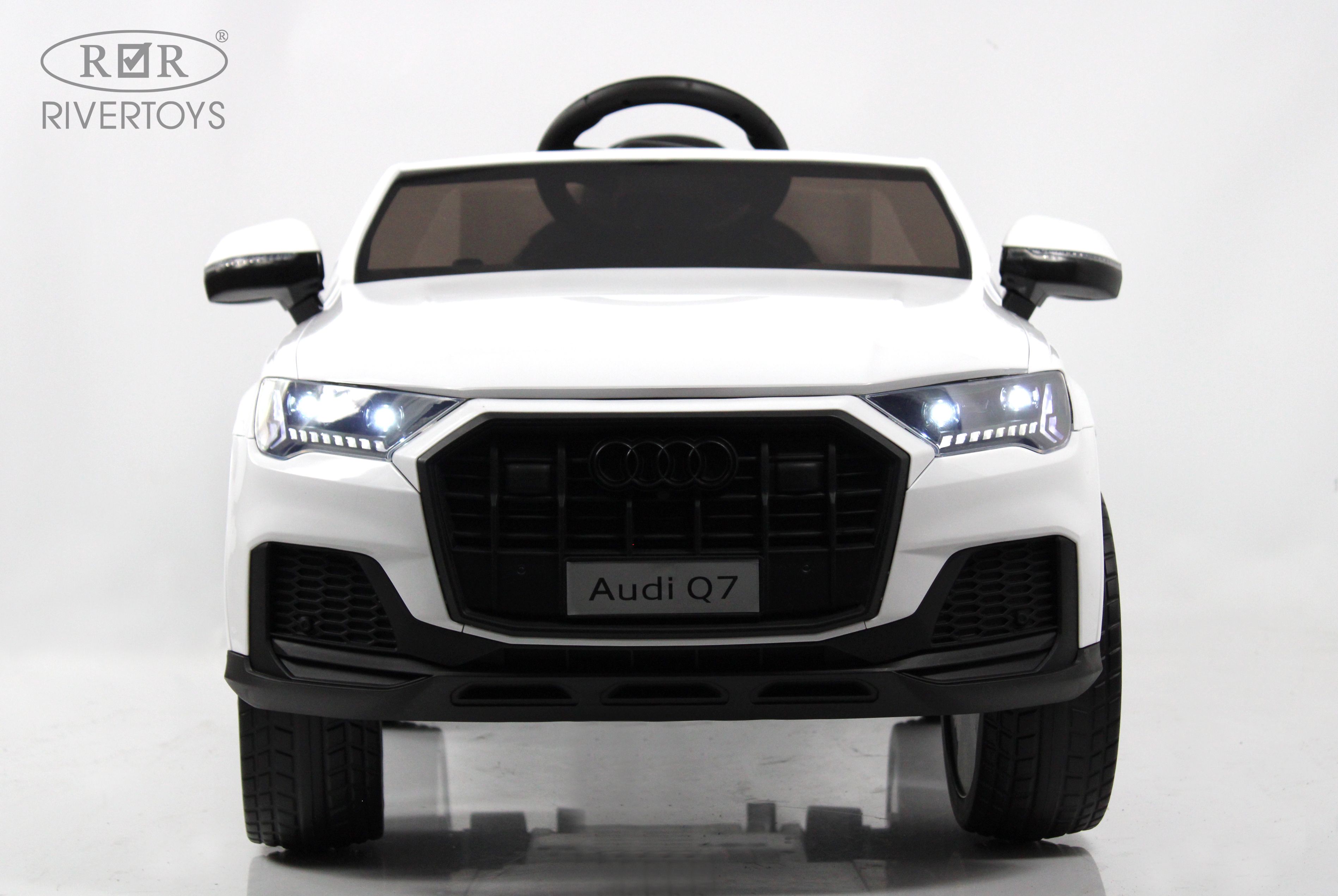 Купить Детский электромобиль RIVERTOYS AUDI Q7 HL678