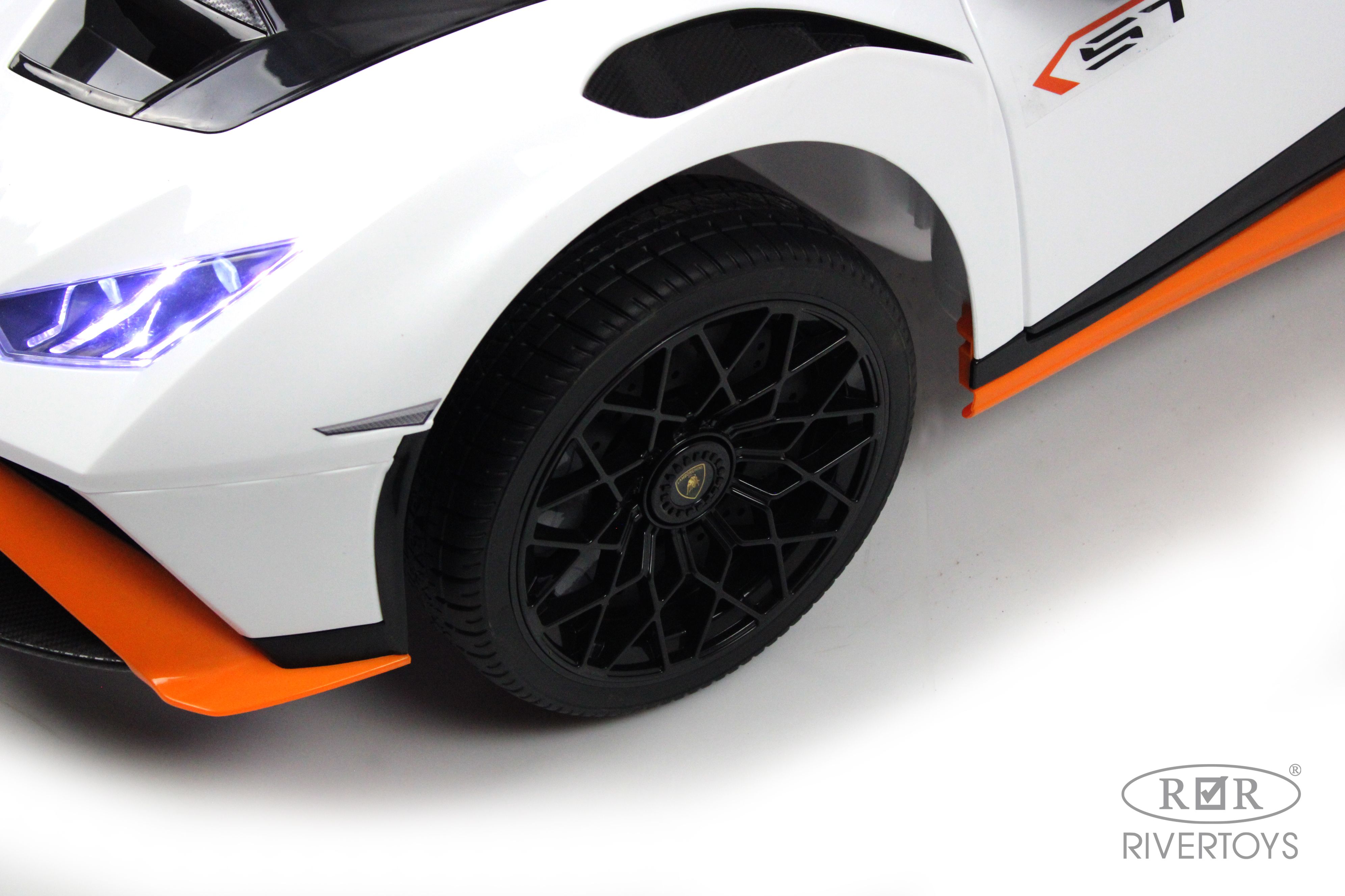 Купить Детский электромобиль RIVERTOYS Lamborghini Huracán STO E888EE